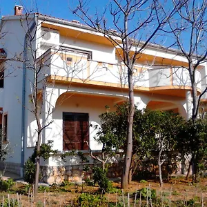Apartman Kresimir Beauty With Shadow Trees And Parking Place